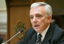 Isărescu, întrebat dacă va coborî euro sub 5 lei. „Vă fac o declarație pe care de regulă nu o fac și pe care nu o face nimeni la BNR!”