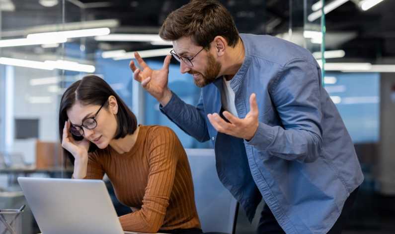 angajați sectorul privat români