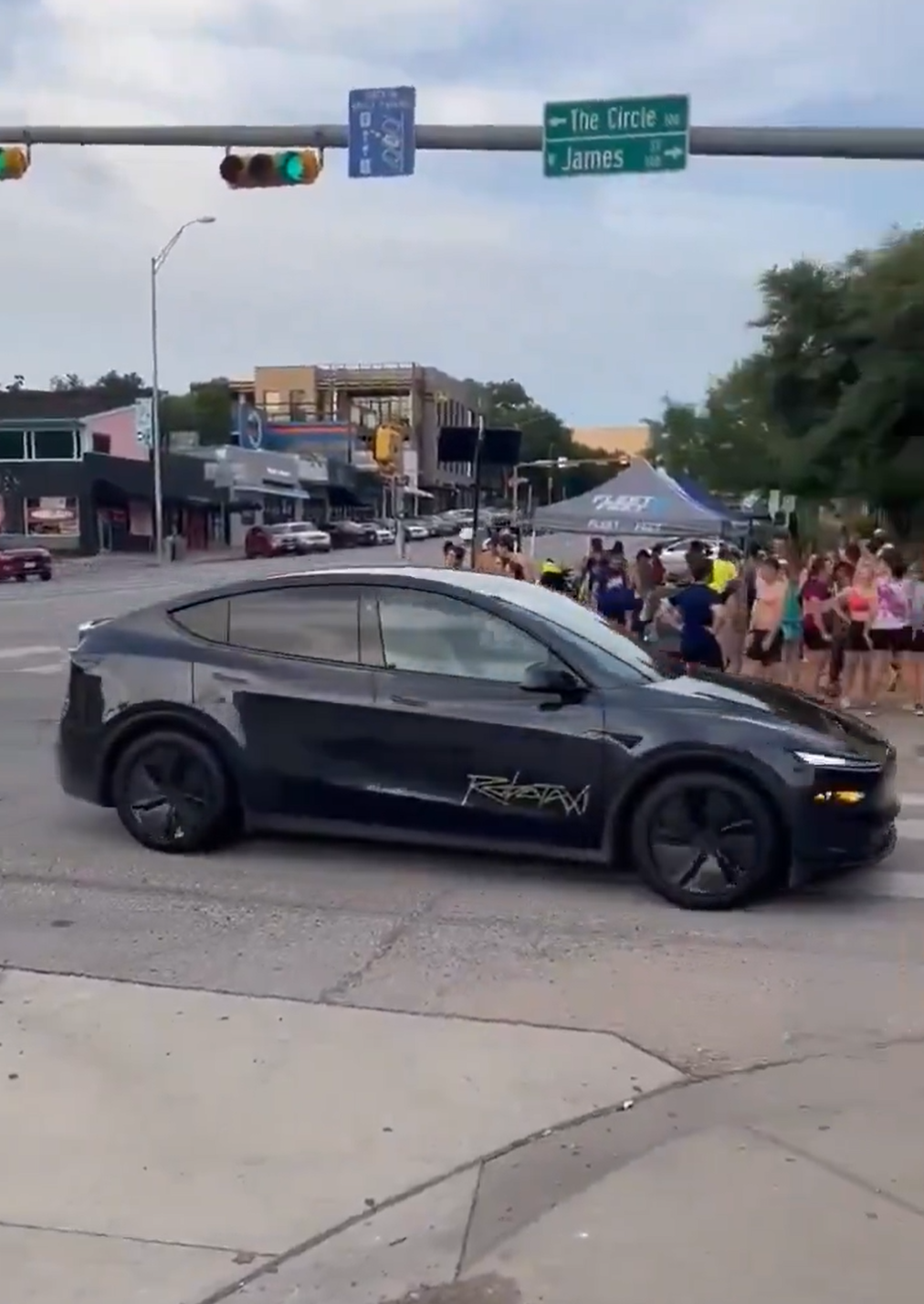 Tesla taxiuri autonome