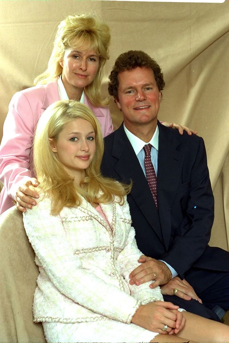 Paris-Hilton-copilarie - Jurnalist.ro Paris Hilton